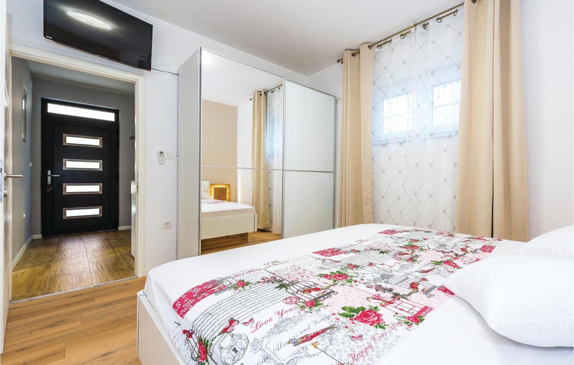 Beautiful Home In Sibenik With Kitchen מראה חיצוני תמונה